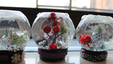 TN-closeup of our snowglobes