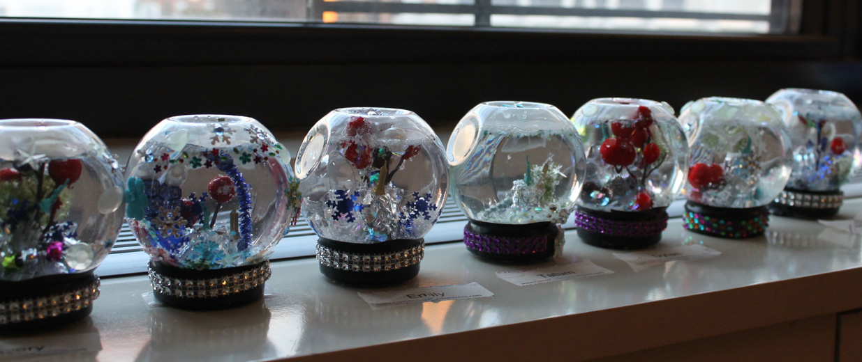 TN-snow globes in a row